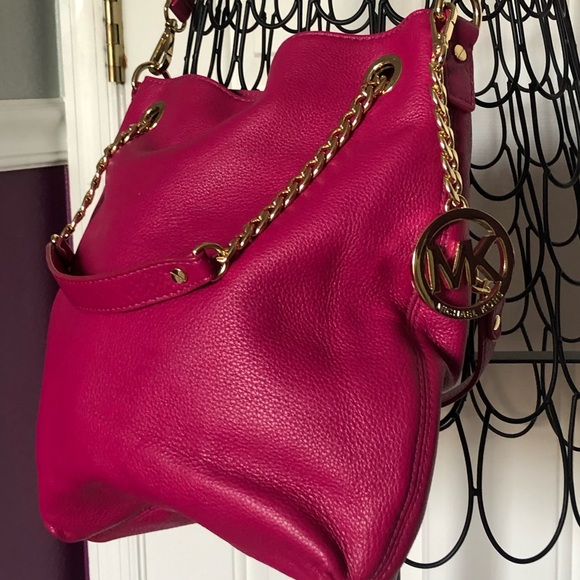 Michael Kors Jet Set Fuchsia Medium Chain Tote - Picture 2 of 8